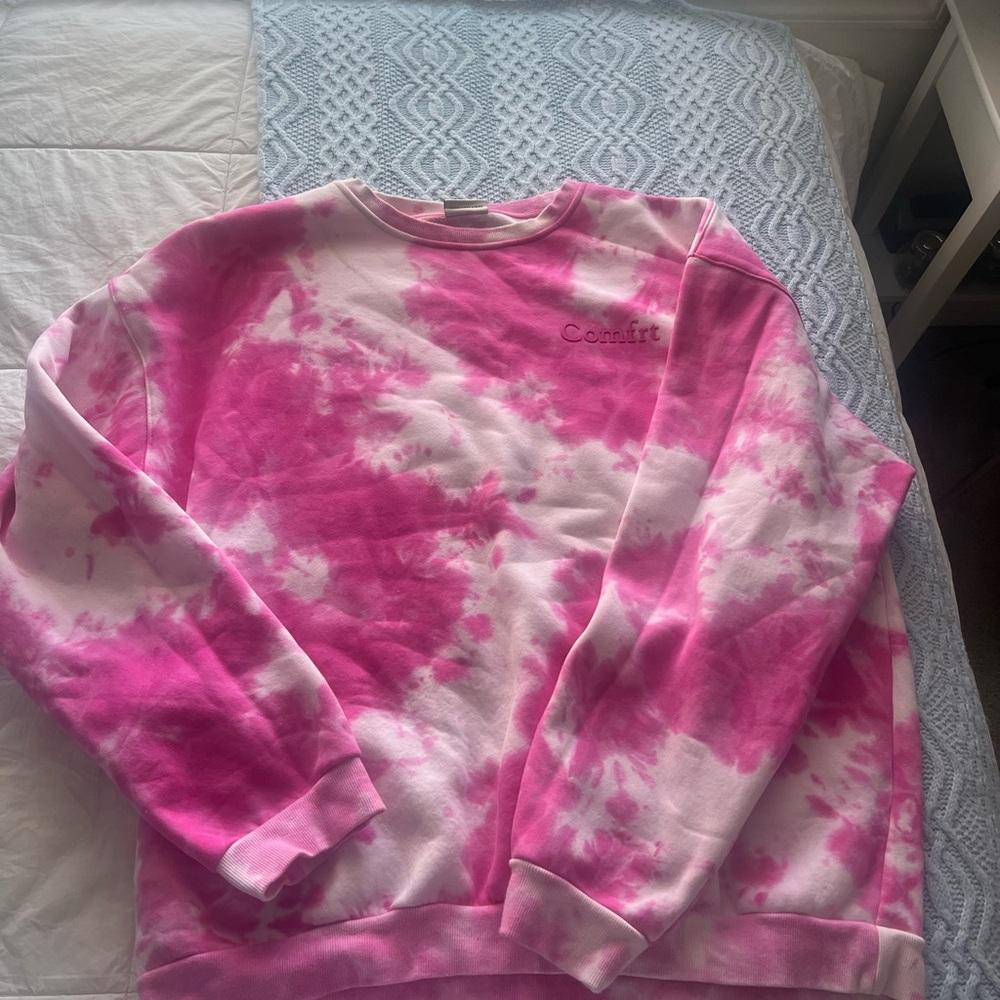 Cozy Pink and White Tie-Dye Women's Sweater